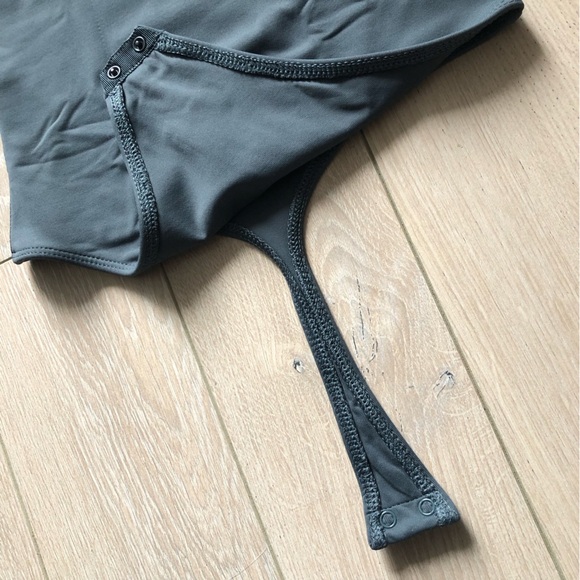 Aritzia Babaton Contour 90s Bodysuit in Dark Gray Size XS - Picture 6 of 11